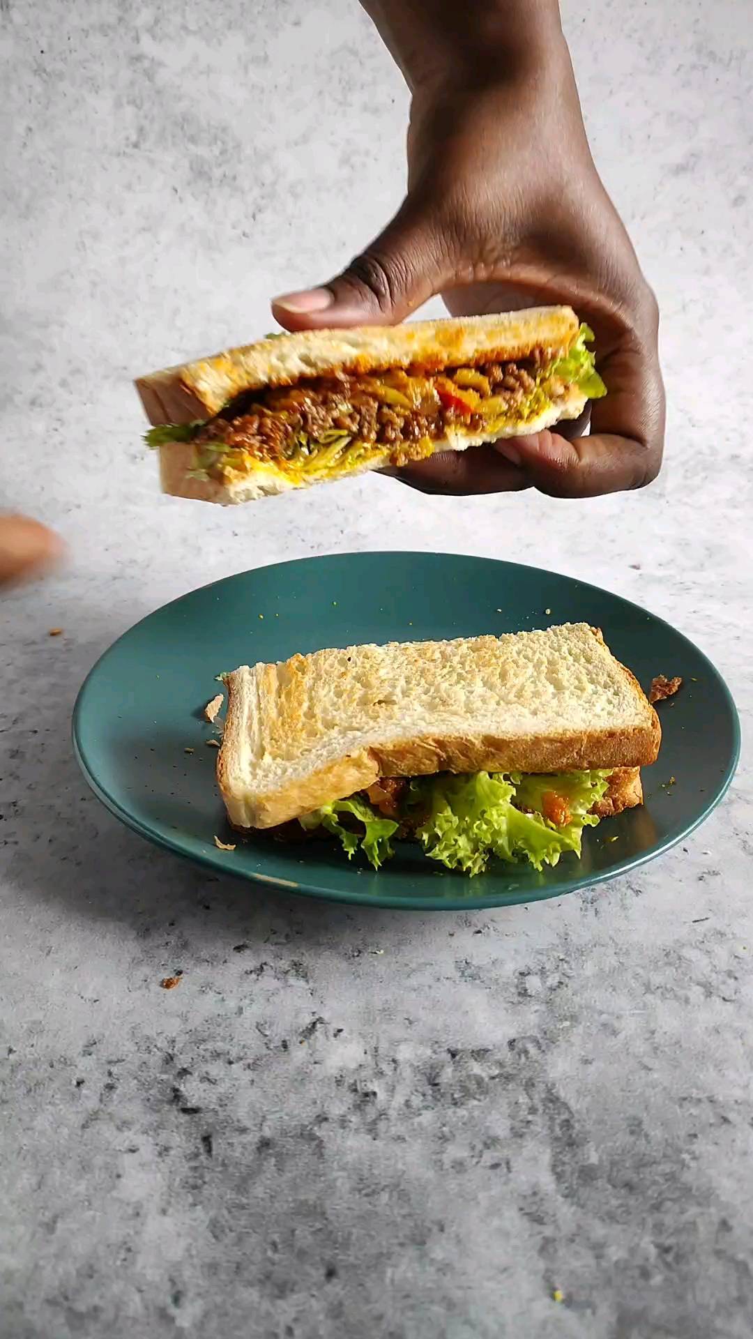 Leftover meat sauce, how about a sandwich?

Delicious!