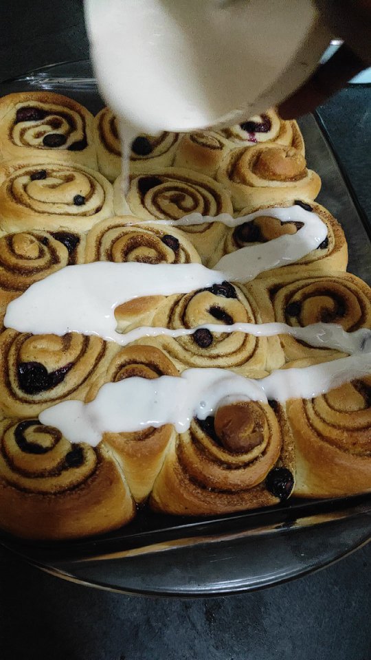 Wazee hukumbuka 🤣

Baked some blueberry lemon cinnamon rolls for my family just to remind myself that I still got it.

Not to worry, seeing how I can bring them back.